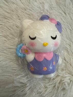 Hello Kitty foam squishy slow rebound purple dress with bouquet of flowers